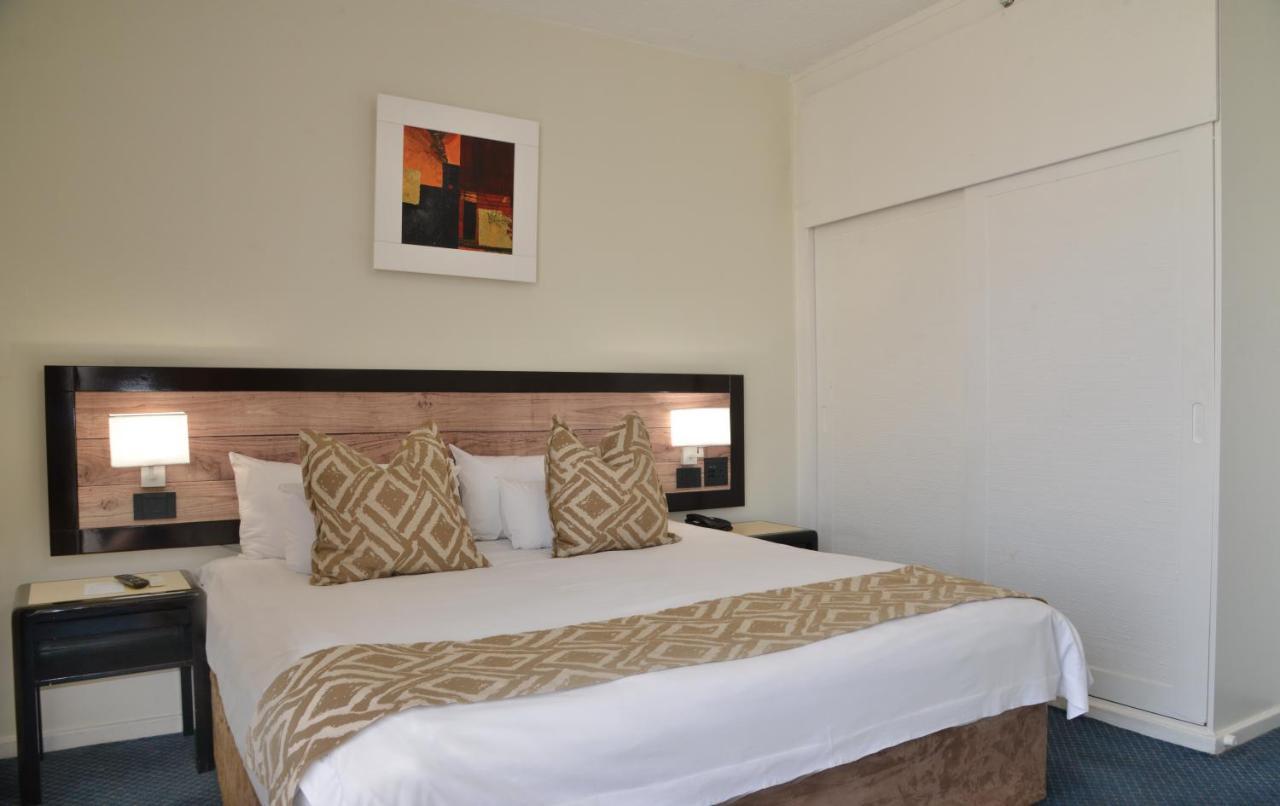 The Parktonian All Suite Hotel Йоханесбург Екстериор снимка
