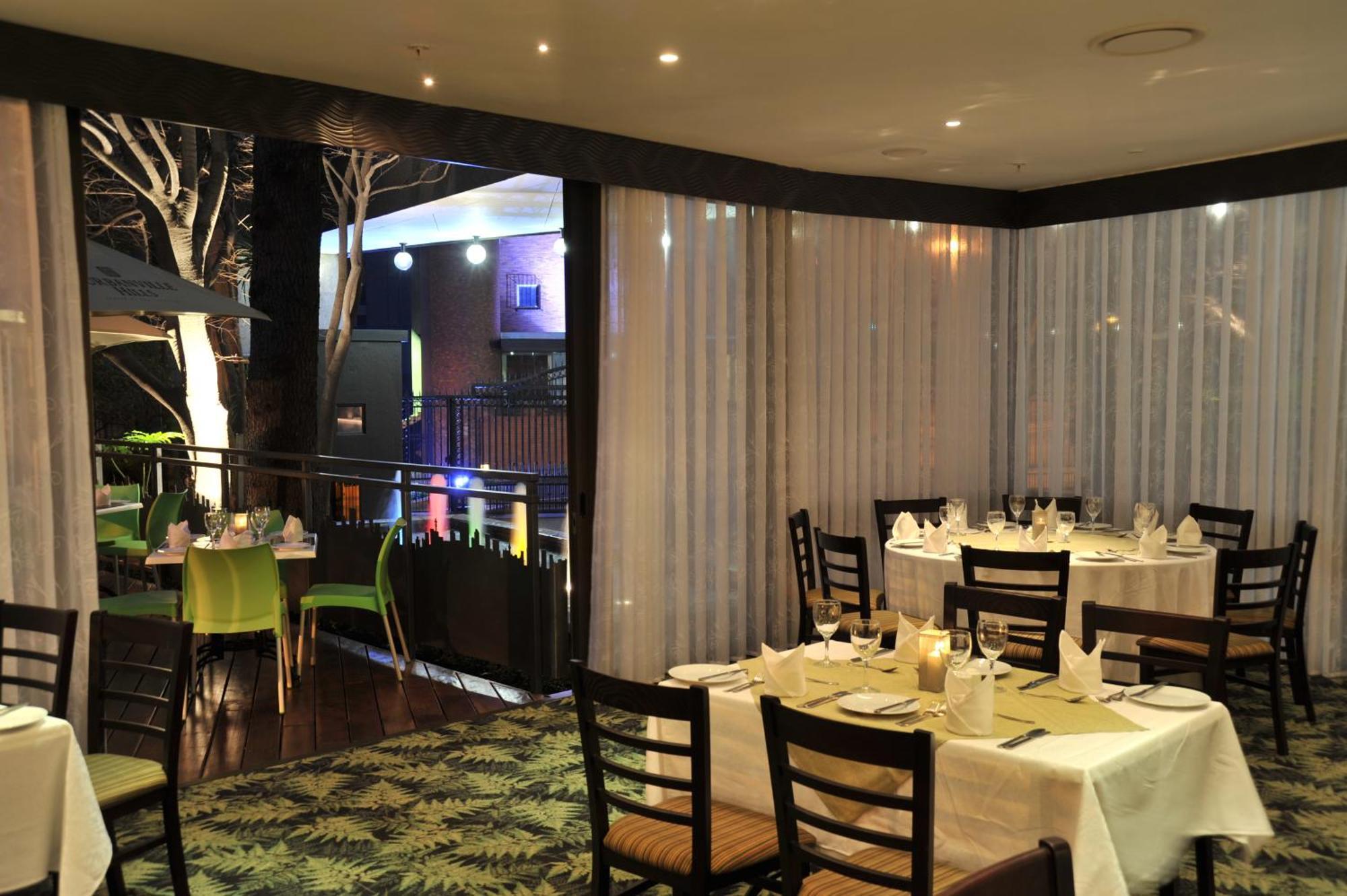 The Parktonian All Suite Hotel Йоханесбург Екстериор снимка